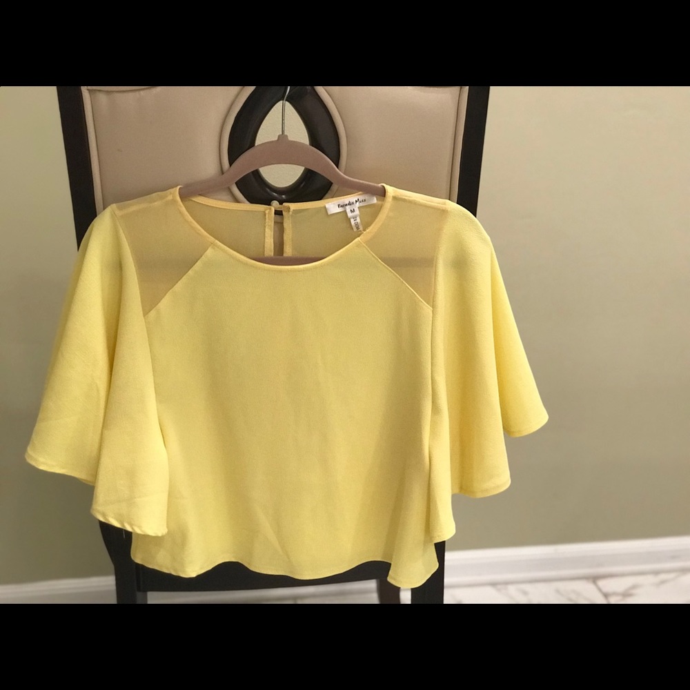 Super adorable yellow crop